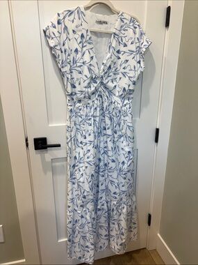 Abercrombie & Fitch White Maxi Dress with Light Blue Leaf Print and Front Twist